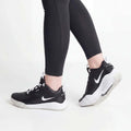 Nike Air Zoom Hyperace 3 odbojkarski copat v črni barvi, zasnovan za udobje in stabilnost med igro.