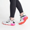 Nike React Hyperset Belo/Roza odbojkarski copati z odlično stabilnostjo in udobjem.