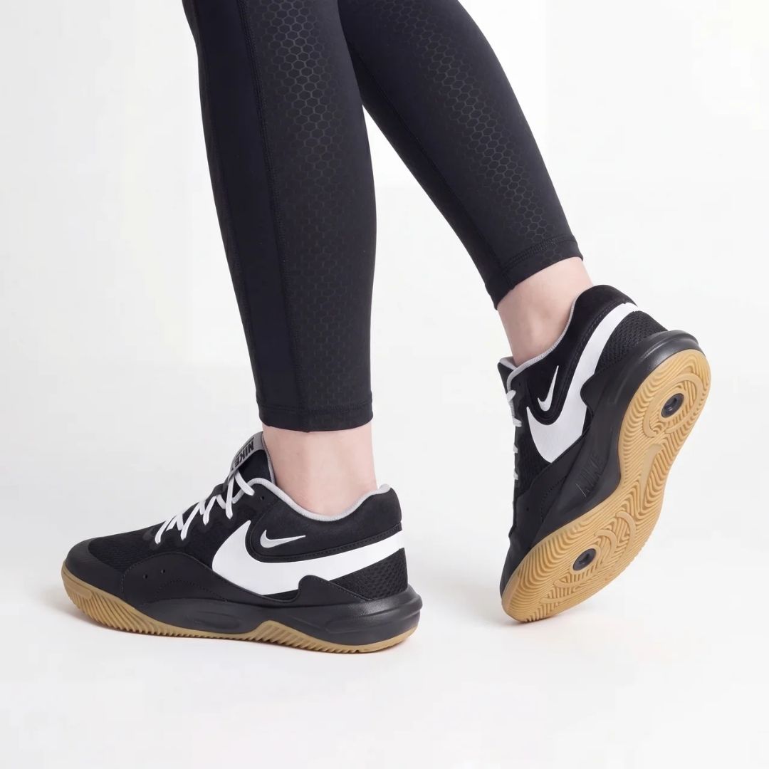 Nike Hyperquick črne odbojkarski copati z udobno zasnovo in odličnim oprijemom