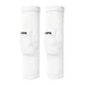 Ninesquared Blaze kolenski ščitniki z kompresijskim prileganjem, bele barve, zasnovani za zaščito in udobje v odbojki.